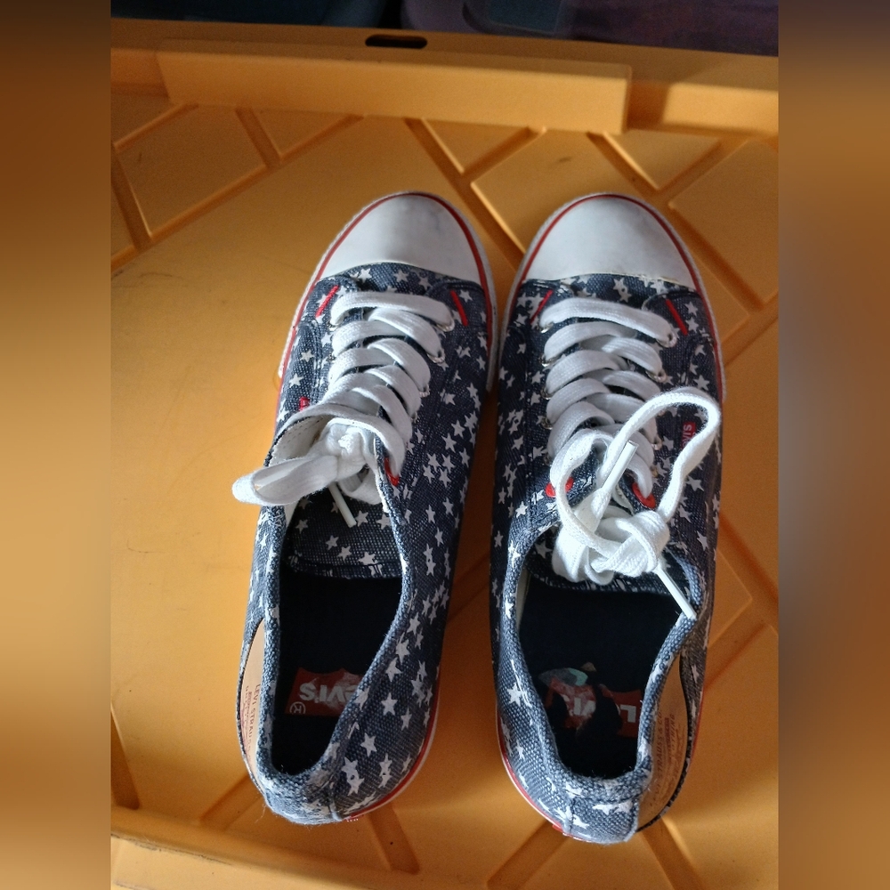 ✨️Levi's Star Patterned Sneakers